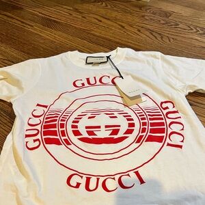 NWT Gucci graphic tee 100 percent authentic